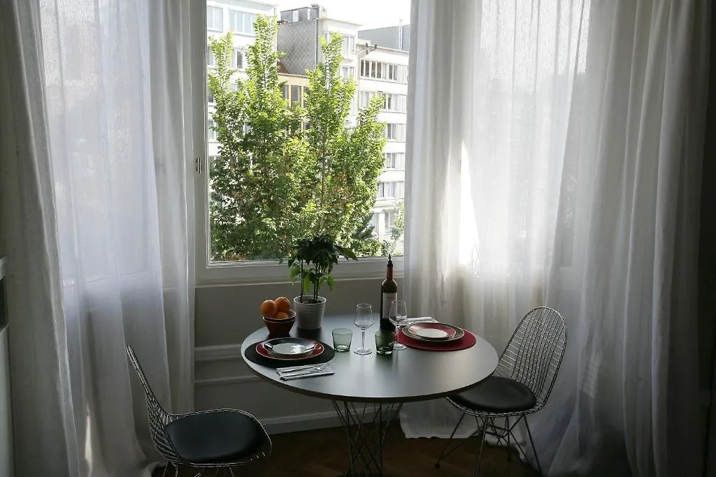 One Room 3*, Ostend
